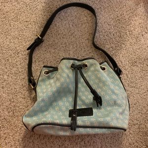 🔥 Dooney & Bourke purse